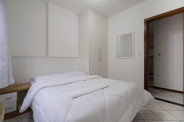 Apto cerca de la Playa Central en SC IAP213