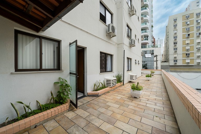 Apto prox a Praia Central em Balneário SC IAP213