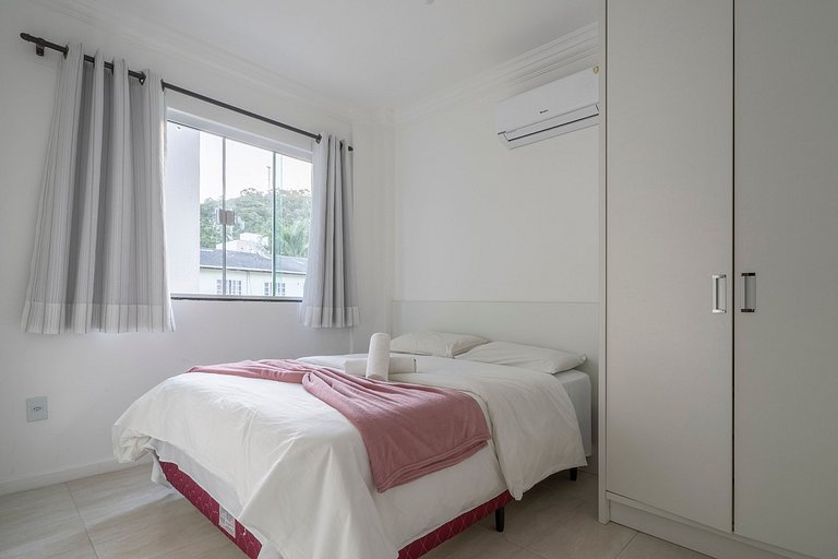 Apto agradável no centro de Bombinhas CAA103