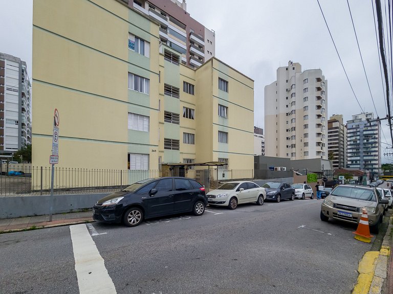 Apart excelente ubicación centro Floripa ELY0201