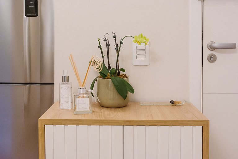 Apto. moderno em condomínio com piscina CME0107