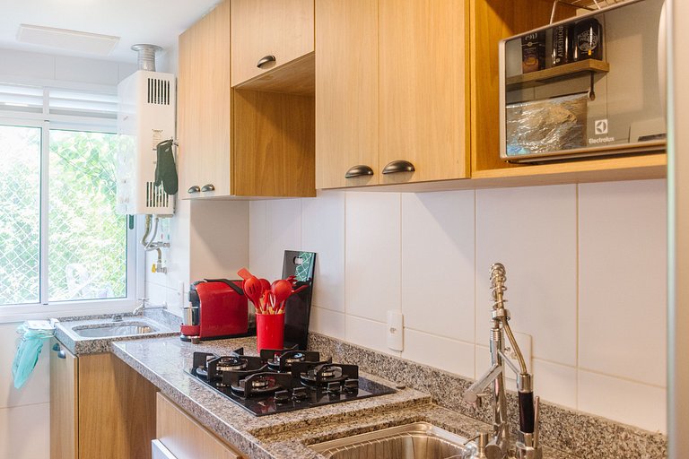 Apto. moderno em condomínio com piscina CME0107