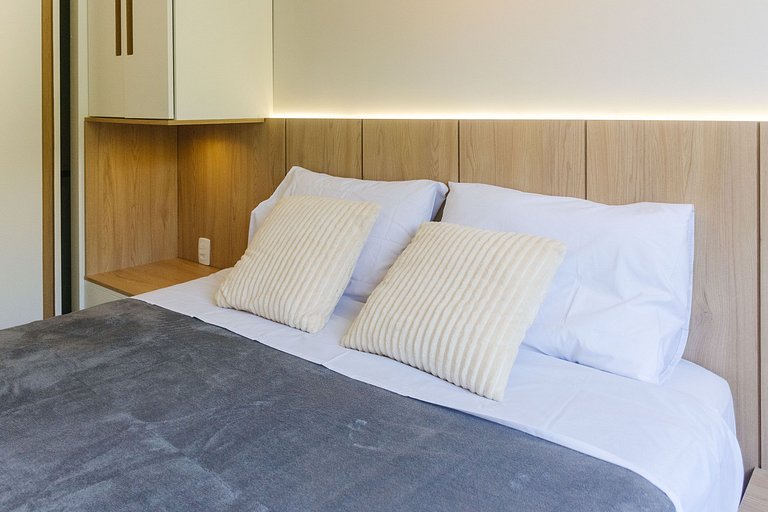 Apto. moderno em condomínio com piscina CME0107