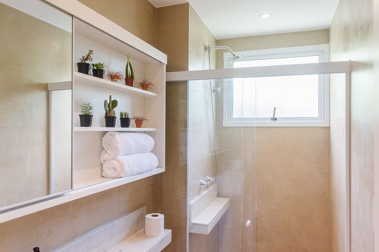 Apto. moderno em condomínio com piscina CME0107