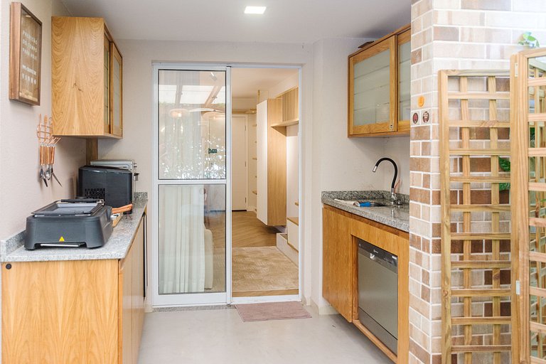 Apto. moderno em condomínio com piscina CME0107