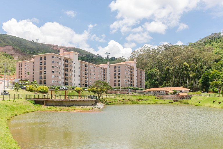 Apto. moderno em condomínio com piscina CME0107