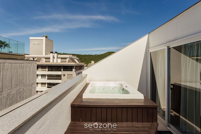 Apto de 2 andares com jacuzzi em Jurerê JRR410