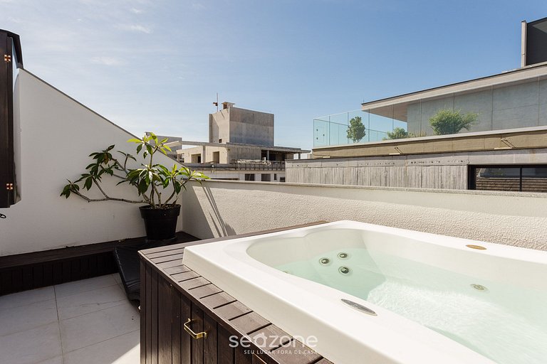 Apto de 2 andares com jacuzzi em Jurerê JRR410