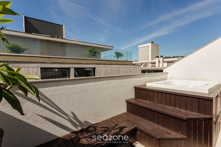 Apto de 2 andares com jacuzzi em Jurerê JRR410