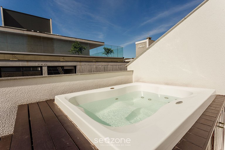 Apto de 2 andares com jacuzzi em Jurerê JRR410