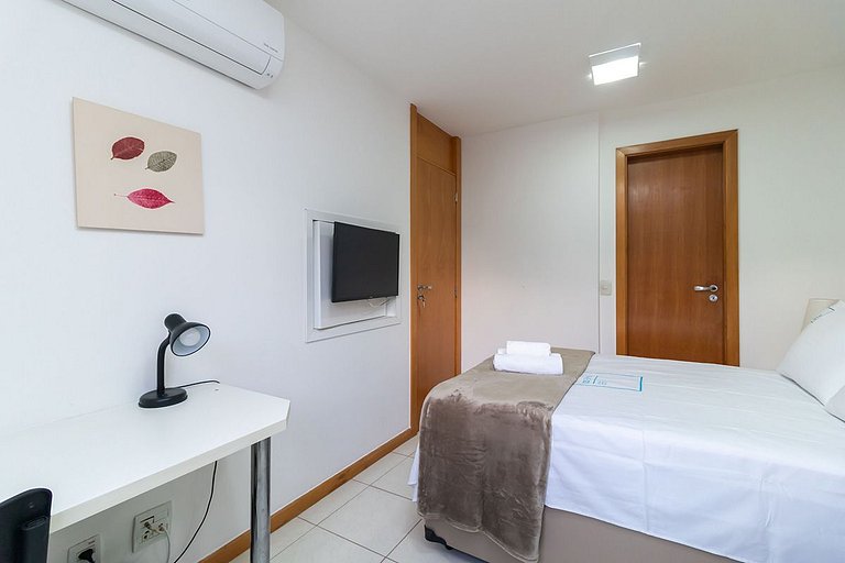 Apto em condomínio c/ piscina e churrasq/ CLR314