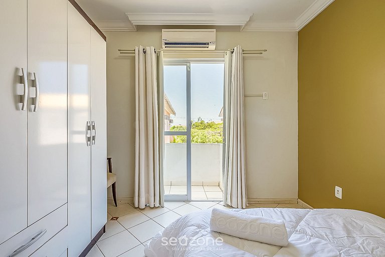 Casa em cond c piscina 150m praia Mariscal CCM004