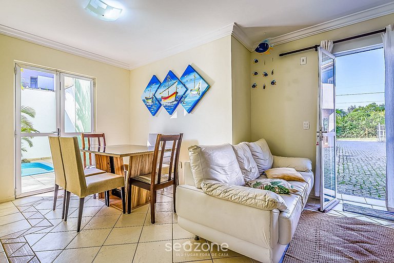 Casa em cond c piscina 150m praia Mariscal CCM004