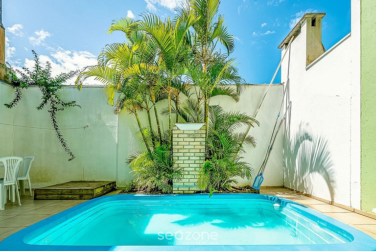 Casa em cond c piscina 150m praia Mariscal CCM004