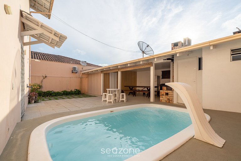 Hermosa casa con piscina centro de Penha/SC BSL190