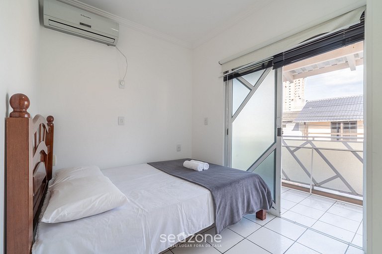 Bela casa com piscina no centro de Penha/SC BSL190