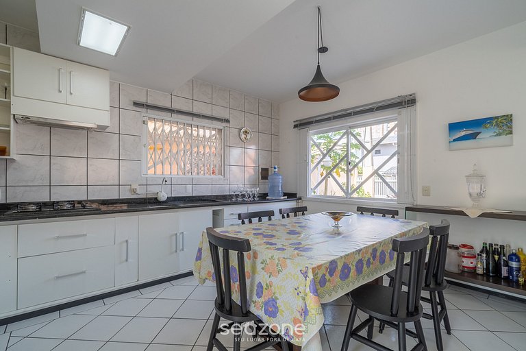 Hermosa casa con piscina centro de Penha/SC BSL190