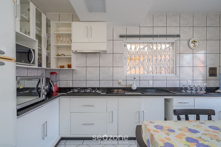 Bela casa com piscina no centro de Penha/SC BSL190