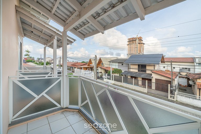 Bela casa com piscina no centro de Penha/SC BSL190