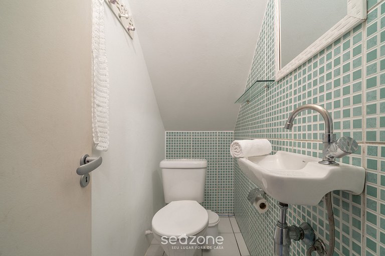 Bela casa com piscina no centro de Penha/SC BSL190