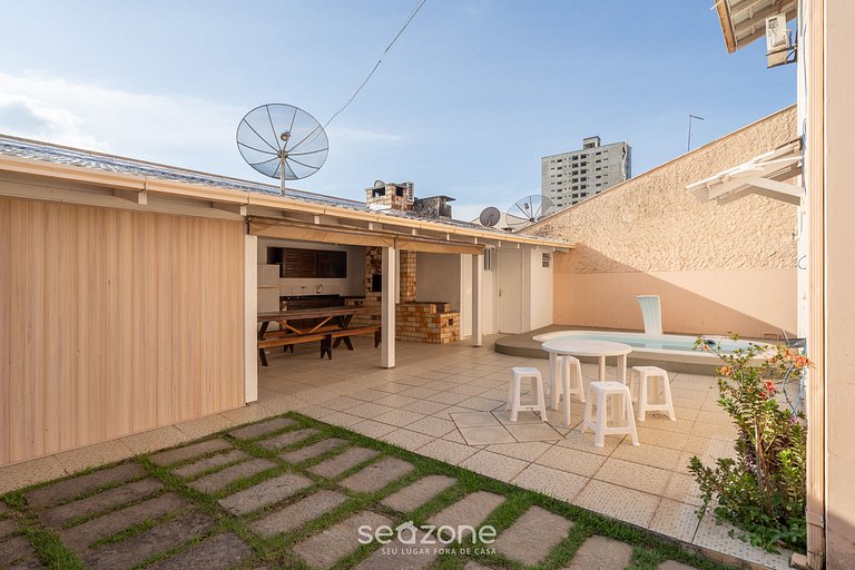 Hermosa casa con piscina centro de Penha/SC BSL190