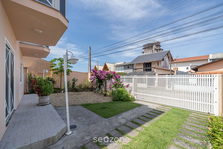 Bela casa com piscina no centro de Penha/SC BSL190