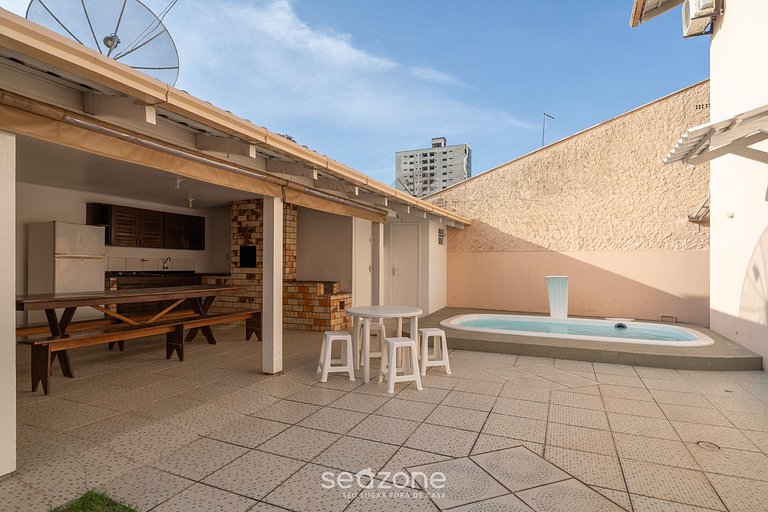 Bela casa com piscina no centro de Penha/SC BSL190