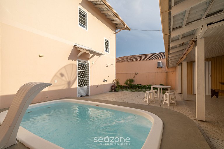 Bela casa com piscina no centro de Penha/SC BSL190