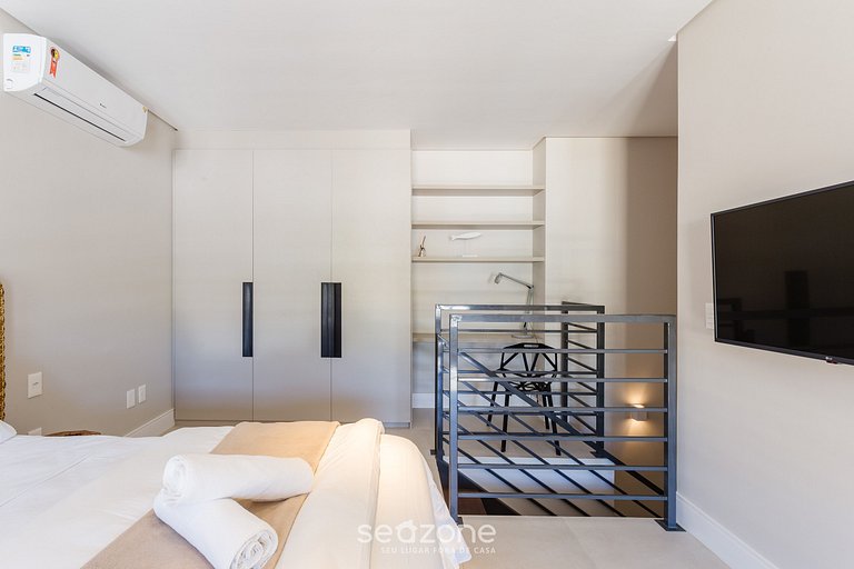 Duplex em Jurerê - Praia a 350m ELU0311