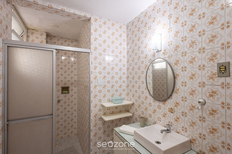 Apto centro BC c/ varanda 260m da praia ELO0207