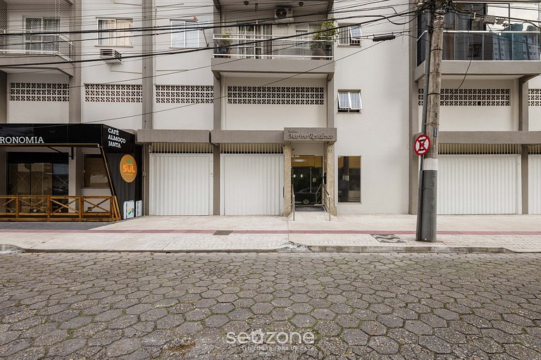 Apto c varanda próx praia loc. privilegiada MRN302