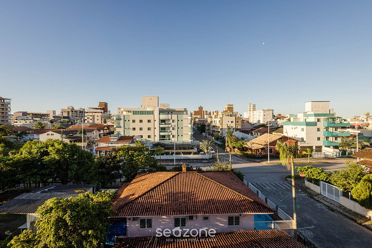 Ótimo apto a 2 quadras da praia de Bombas CAN304