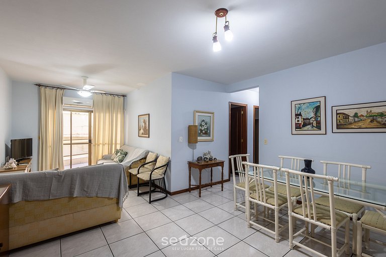 Apto c/ varanda - beira mar a Meia Praia CEO0104