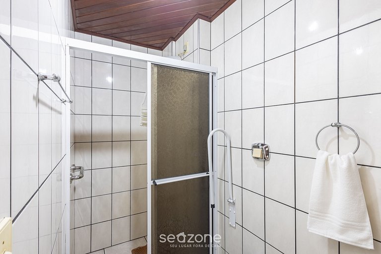 Apto c/ Balcón Frente al Mar en Meia Praia CEO0104