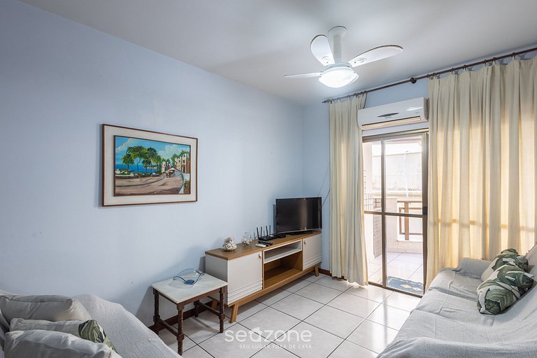 Apto c/ varanda - beira mar a Meia Praia CEO0104