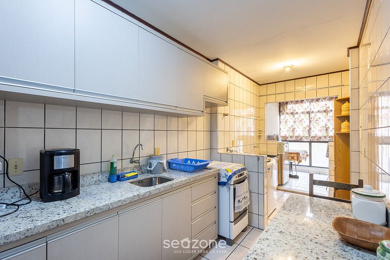 Apto c/ varanda - beira mar a Meia Praia CEO0104