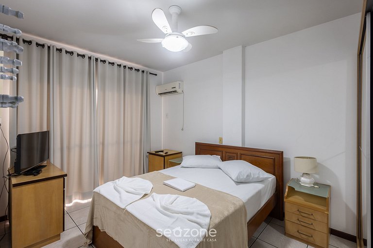 Apto c/ varanda - beira mar a Meia Praia CEO0104