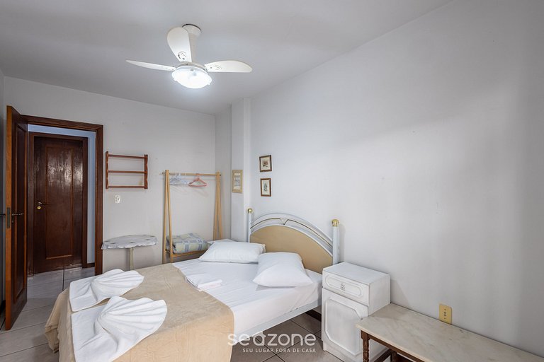 Apto c/ Balcón Frente al Mar en Meia Praia CEO0104