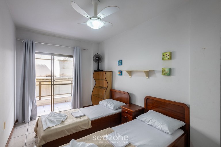 Apto c/ Balcón Frente al Mar en Meia Praia CEO0104