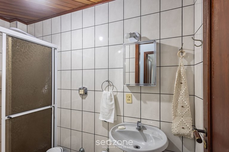 Apto c/ varanda - beira mar a Meia Praia CEO0104