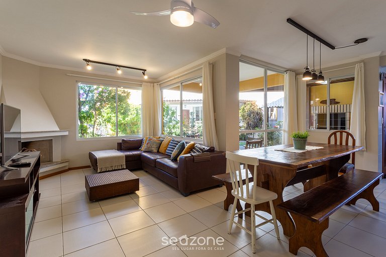 Casa triplex em condomínio Floripa-SC ALI024