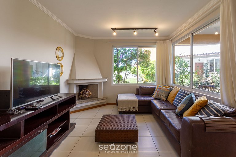 Casa triplex em condomínio Floripa-SC ALI024