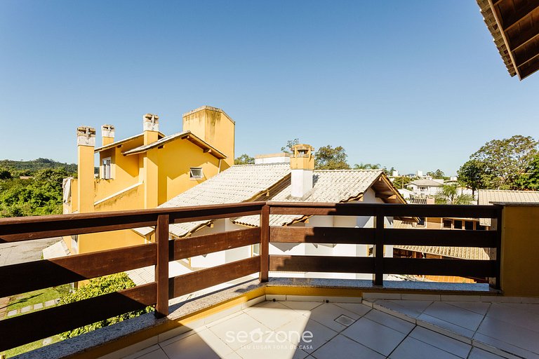 Casa triplex en condominio Floripa-SC ALI024