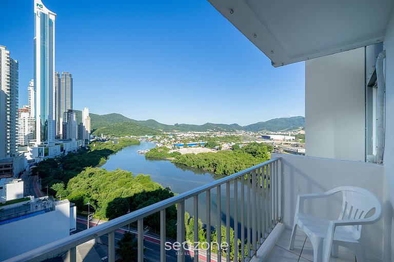 Apto em ótima localização pé na areia ESD143