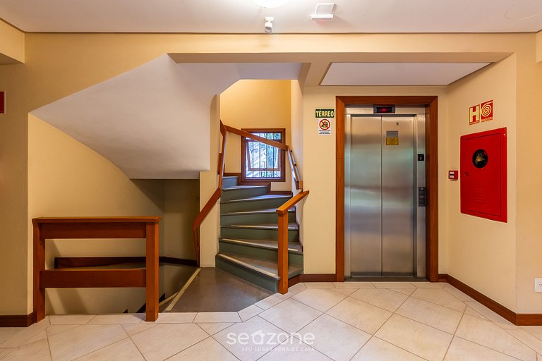 Apto com lareira 650m do Mini Mundo Gramado JPA102