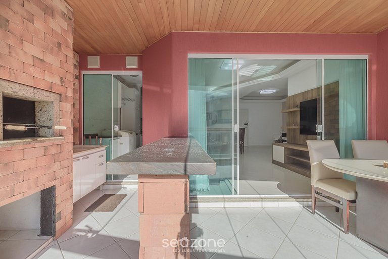 Apto 4Q c/ churrasqueira a 70m da praia RTO0502