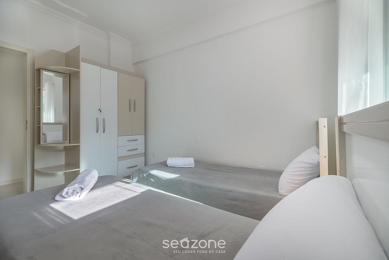 Apto 4Q c/ churrasqueira a 70m da praia RTO0502