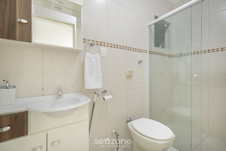 Apto 4Q c/ churrasqueira a 70m da praia RTO0502