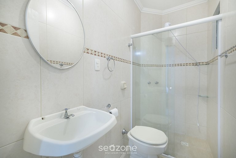 Apto 4Q c/ churrasqueira a 70m da praia RTO0502