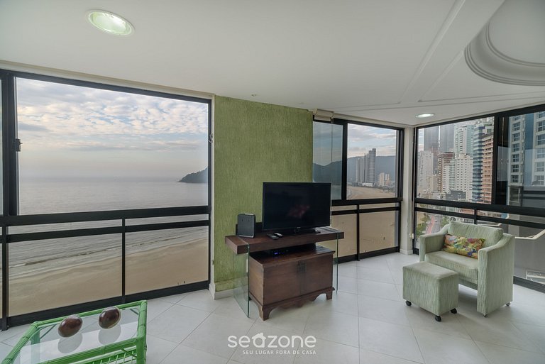 Beautiful apart by the sea and incredible view NVI501